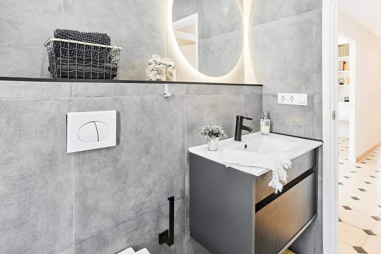 Villa In Fuengirola Center New Salt Water Pool إسبانيا