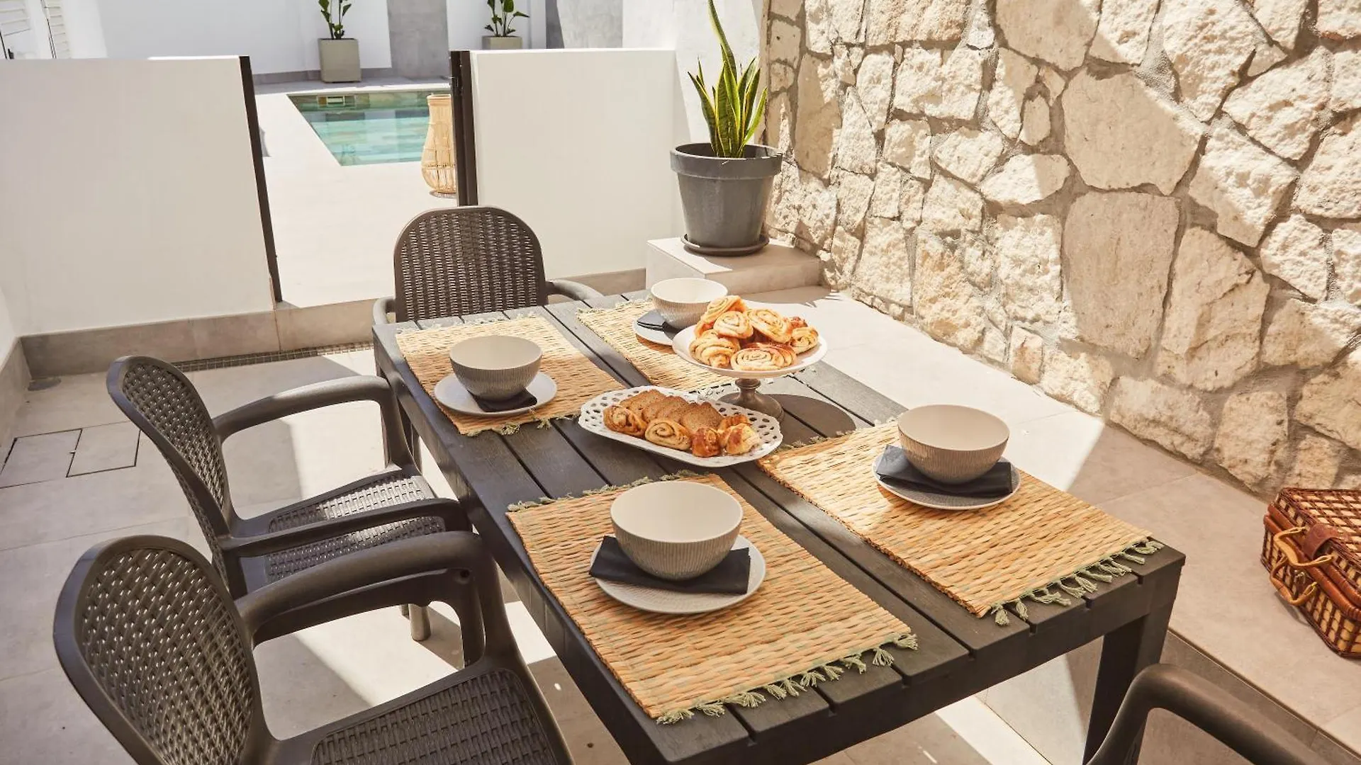 Villa In Fuengirola Center New Salt Water Pool إسبانيا